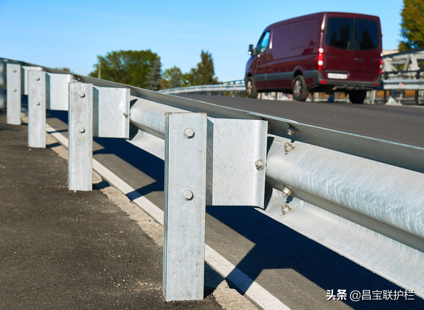 高速公路护栏生产工艺及用途全解析