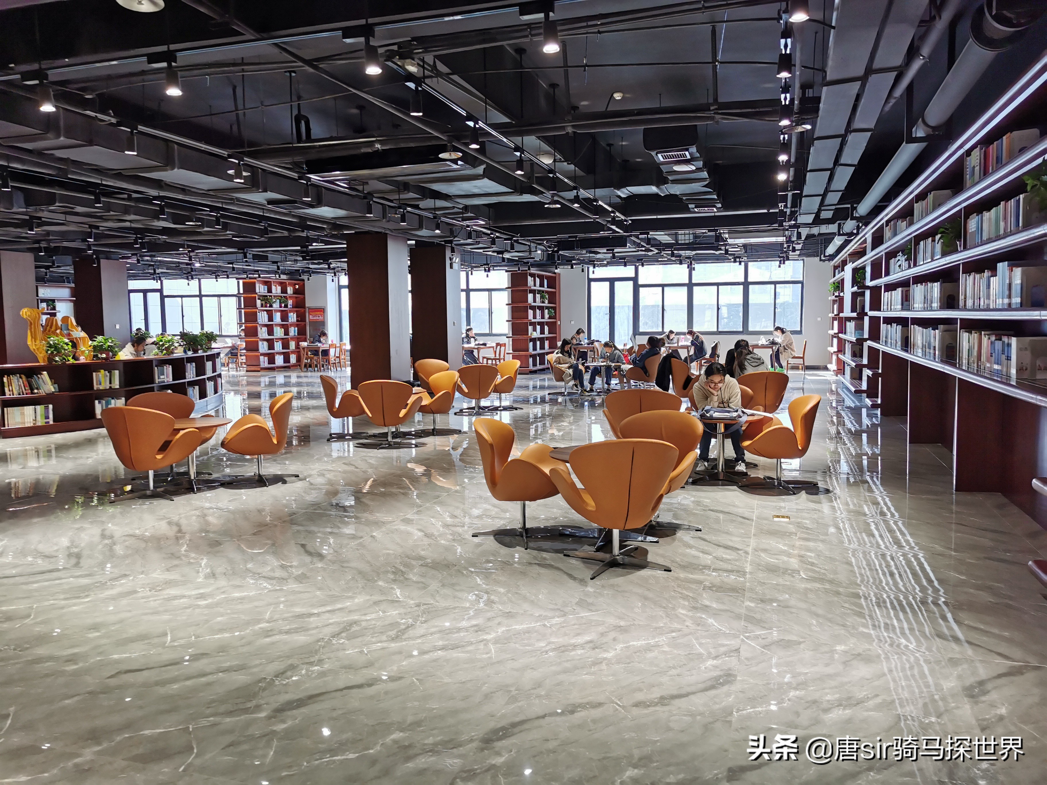 有着“皇家园林”之称的西安外事学院，中西结合之下美如童话王国