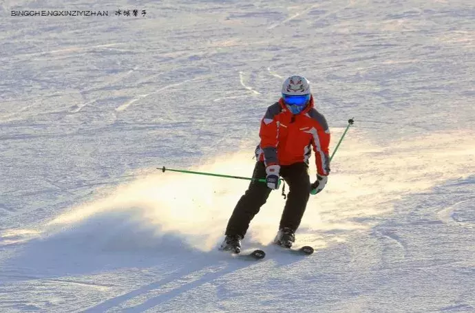 单板滑雪u型场地图(哈尔滨帽儿山高山滑雪场，滑雪发烧友驰骋的乐园)