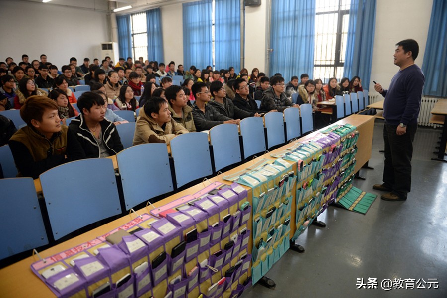 为什么许多学校的大一新生不能报名英语四级考试？