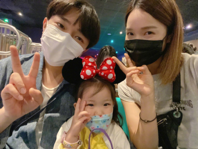 王祖蓝夫妇陪娃过万圣节，2岁天韵长势喜人，长相随爸身高随妈