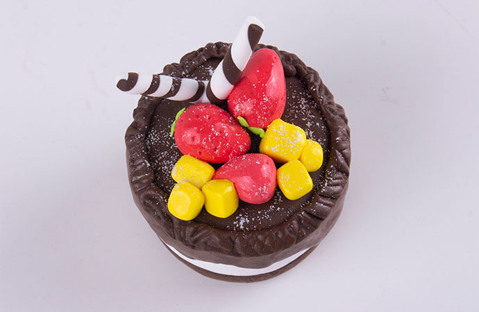 超轻粘土做的小甜品真的是很精致很诱人,大家可以试一试哦~博士爱超轻