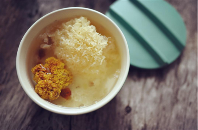 为“法令纹”烦恼的女人，平常多做这4个动作，有效改善法令纹