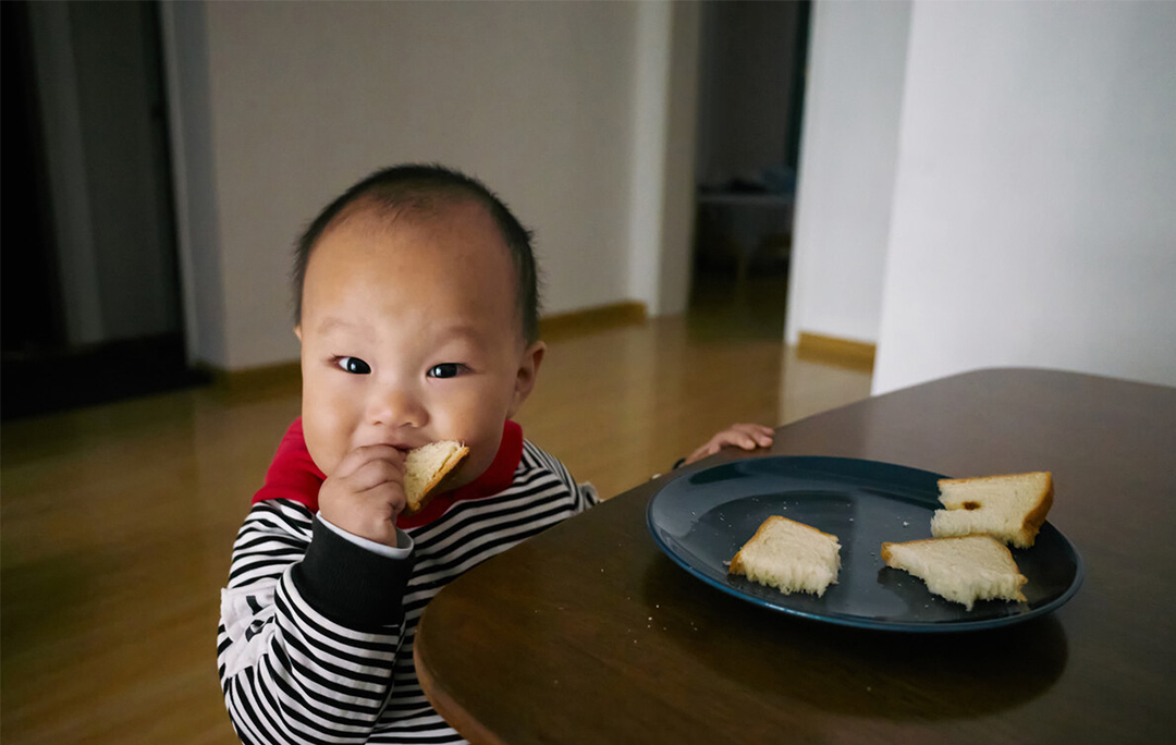 宝宝辅食吃得不好还贫血，多和喂养不当有关，营养师教你给娃补铁