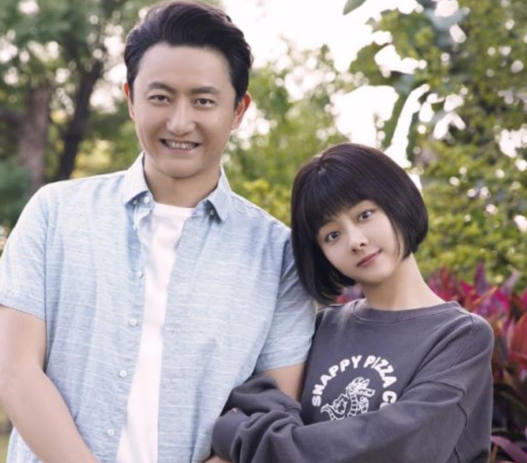 其实2006年,刚刚30岁的他,就在六六创作的电视剧《双面胶》中扮演男