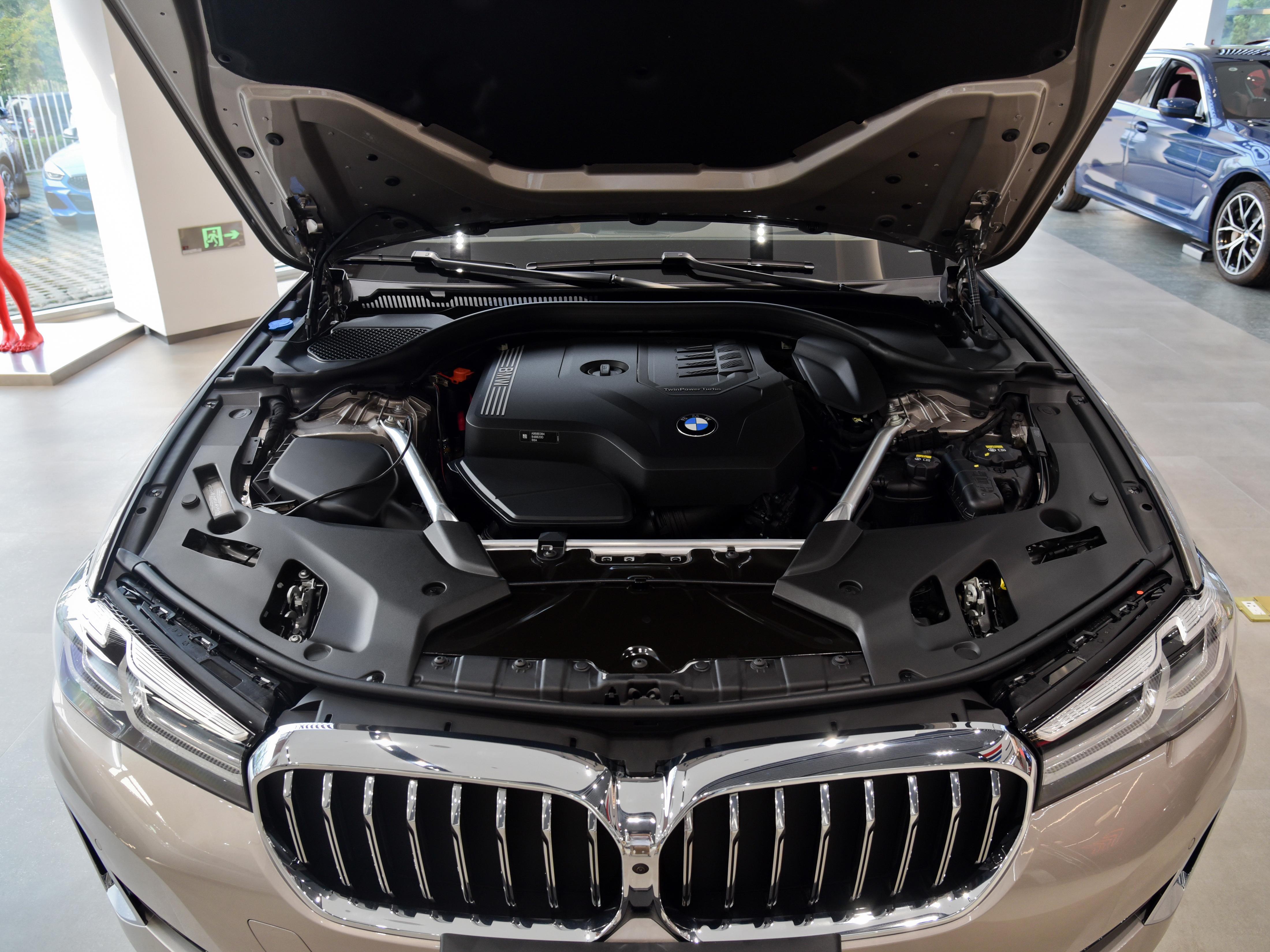 豪华和舒适兼具,空间宽敞,马力够用,实拍宝马530li