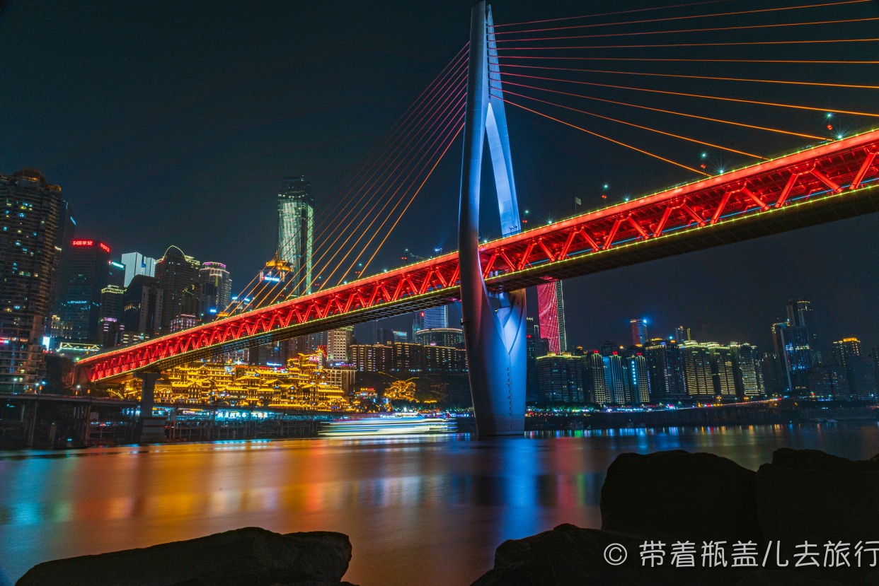 横跨嘉陵江,对于很多外地朋友来说,关于千厮门和东水门大桥,都会傻傻