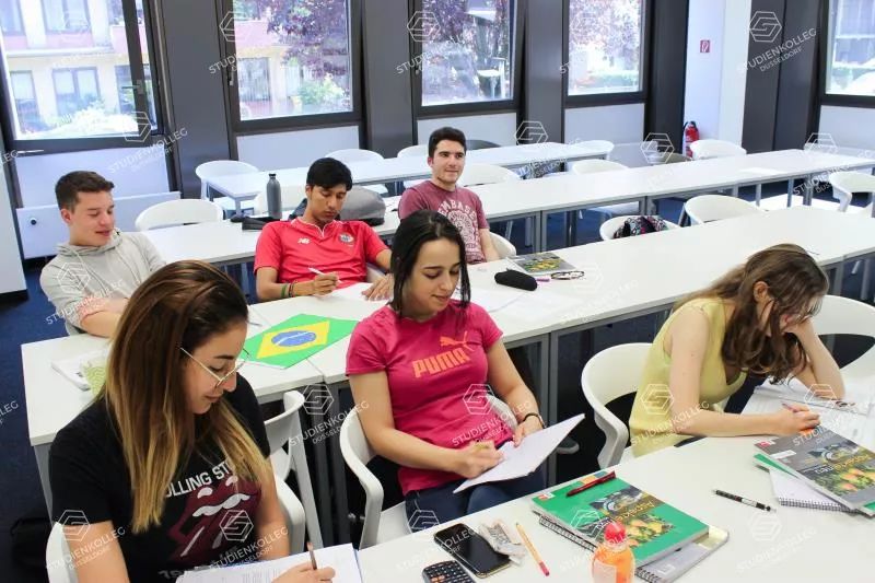 最地道的德语学习在德国~ 杜塞语言班，考试直通车