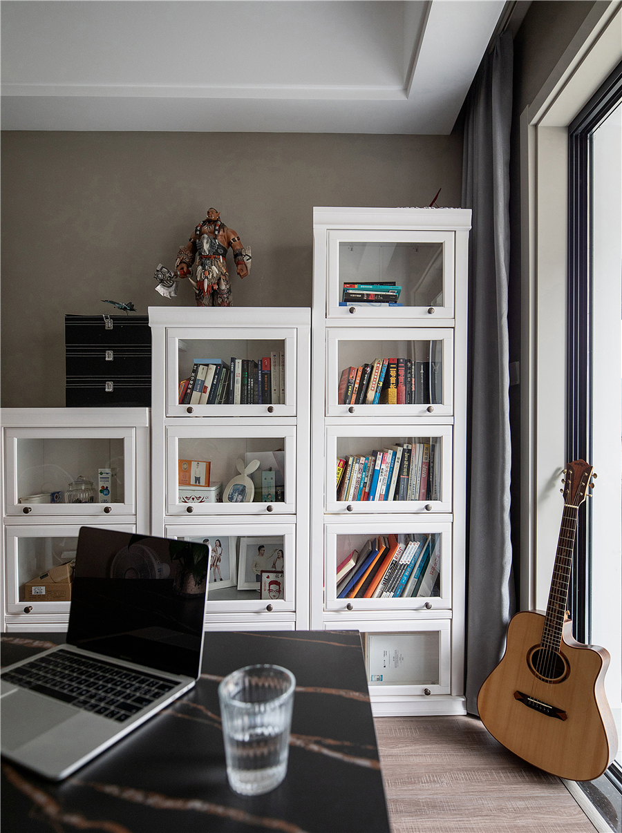 200㎡现代风设计，开放式厨房+餐厅+吧台，轻松自然的生活