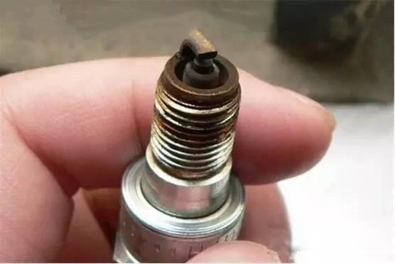 汽车火花塞什么时候换？大部分车主不知道，这才是更换的正确标准