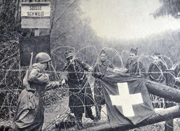 为什么清华大学教授错了？落后真的要挨打吗？答案就在《三体》里