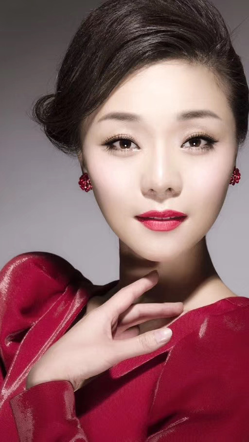 美女歌唱家郝丹丹2020年春节推出新歌《我明白我们》