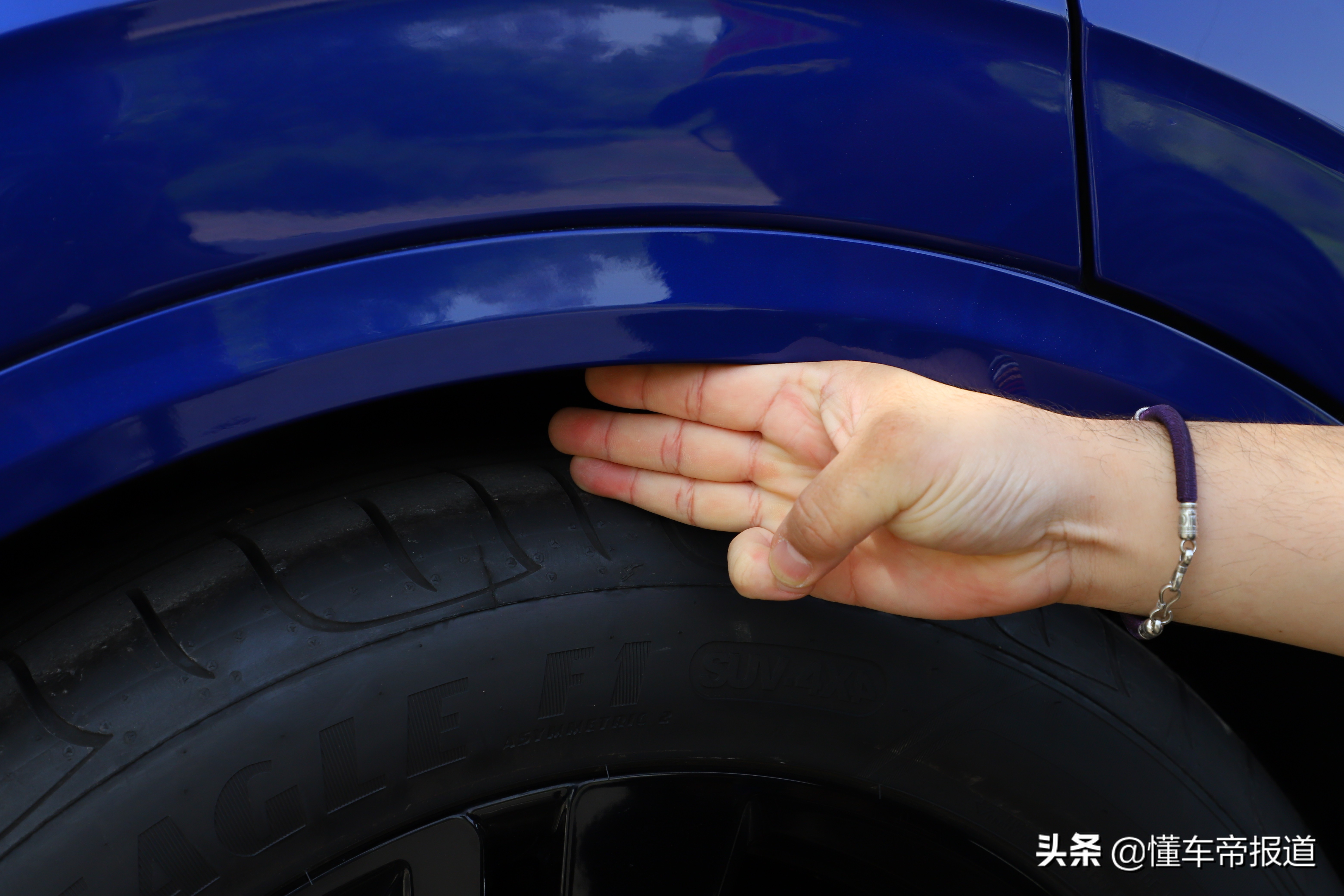 新车｜用黑化补足气场，试驾大众途锐3.0 TSI锐享版曜黑运动套装