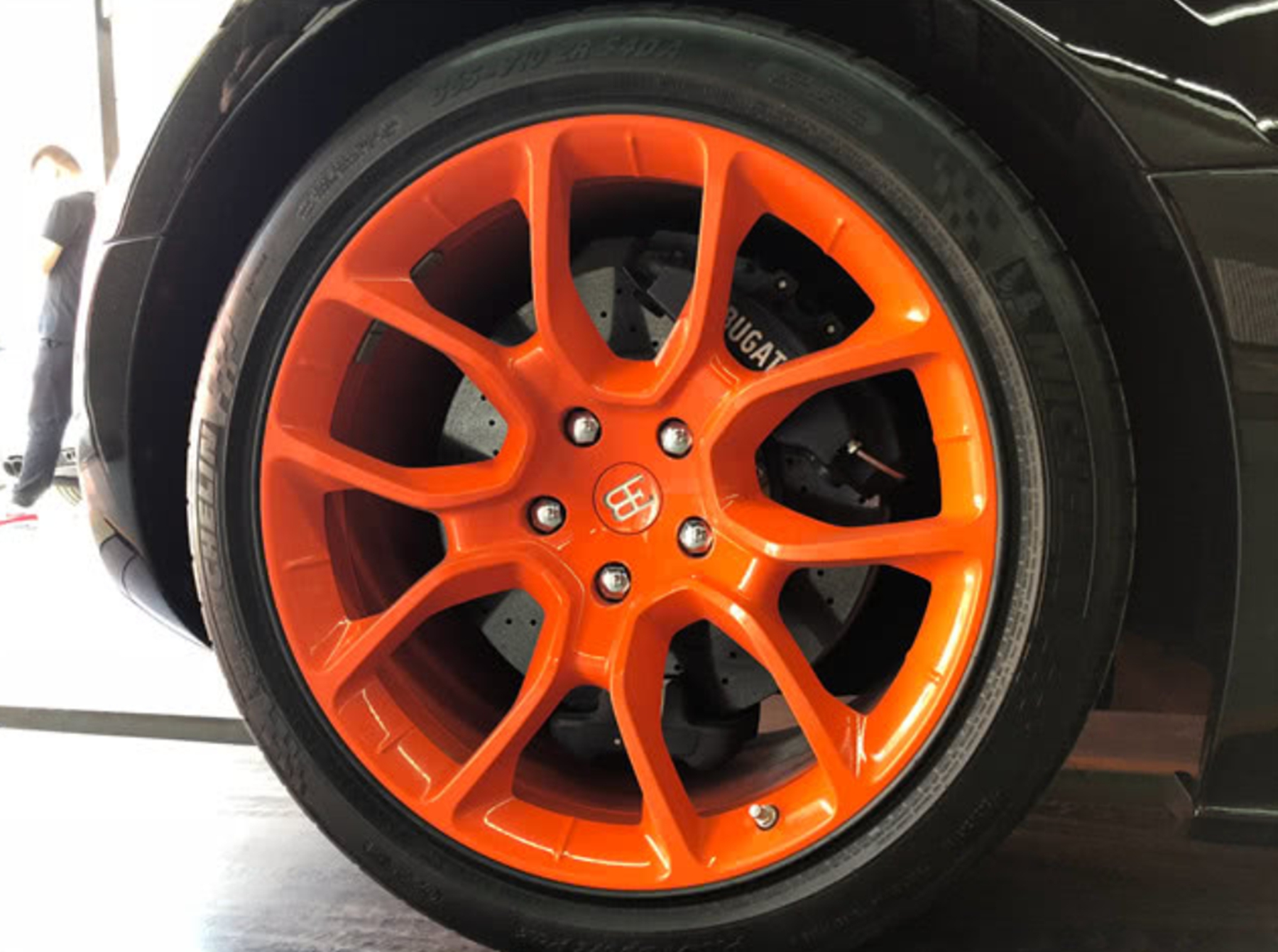 674000万布加迪威航现身街头,全球限量8台国内仅1辆,保养一次40万