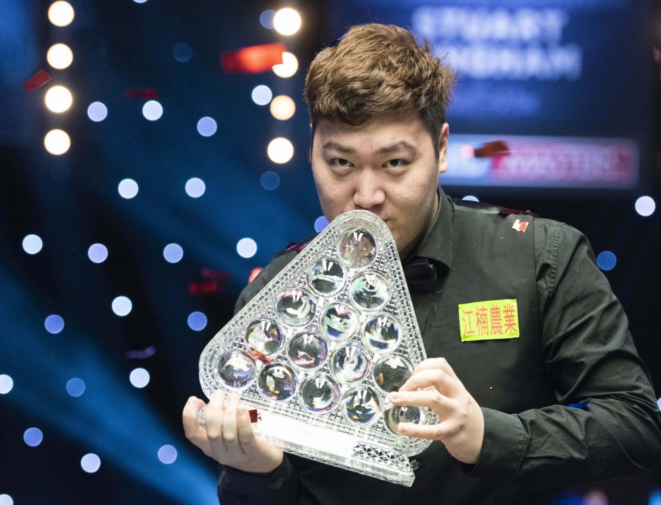 斯诺克十大赛季新闻：塞尔比四冠王，小特五冠王，颜丙涛中国骄傲