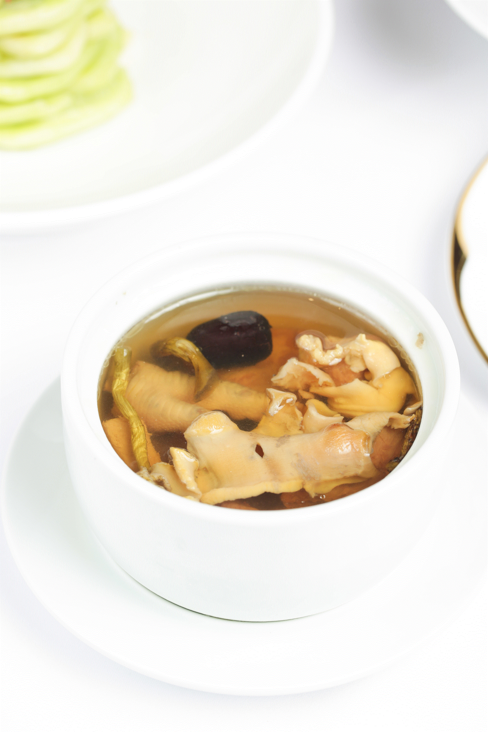 【养生汤羹—铁皮石斛响螺汤】