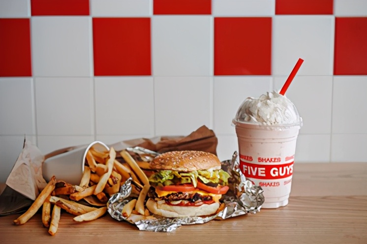 FIVE GUYS 今日正式开业，淮海路又喜提一家知名汉堡品牌店