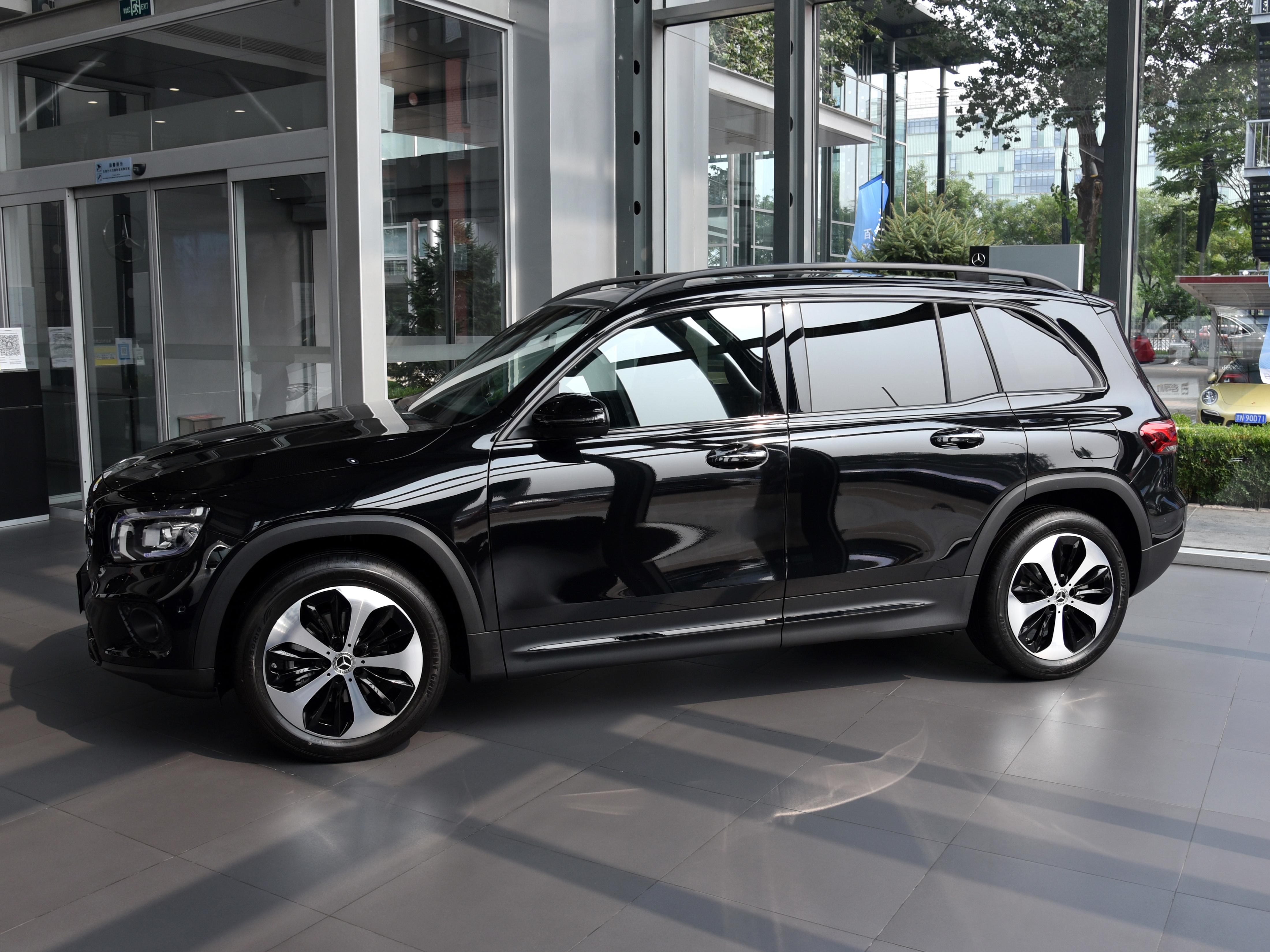 7座suv还是豪华品牌,入门价格实惠油耗只要7l,实拍奔驰glb