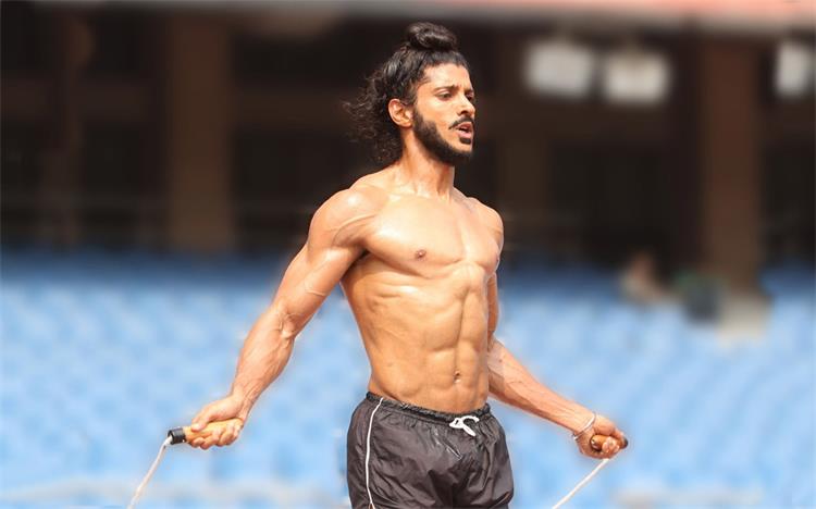 7.7分印度竞技片《灵魂奔跑者》：一位伟大的运动员的成名之路