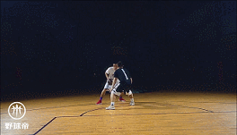 篮球合球后可以三步上篮吗（过了人都打不进？你得学这招儿！）