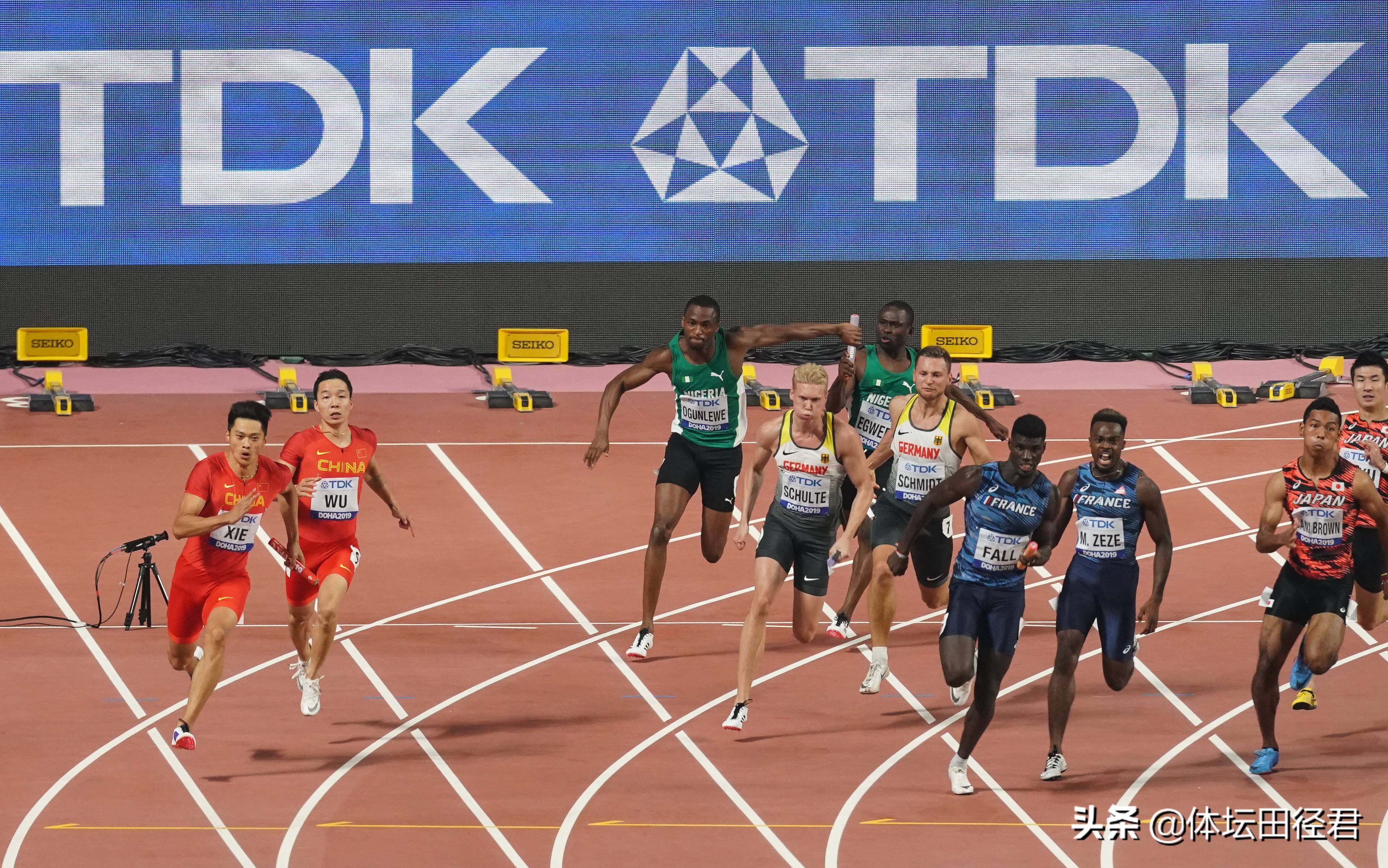 东京奥运会田径百米决赛第一名(10秒48，39岁牙买加短跑巨星逆风夺冠 尔特出世前百米第一人)