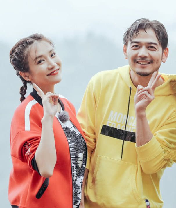 但是演员王黎雯却恰恰相反,她在自己的事业巅峰期选择与杨烁结婚,成为