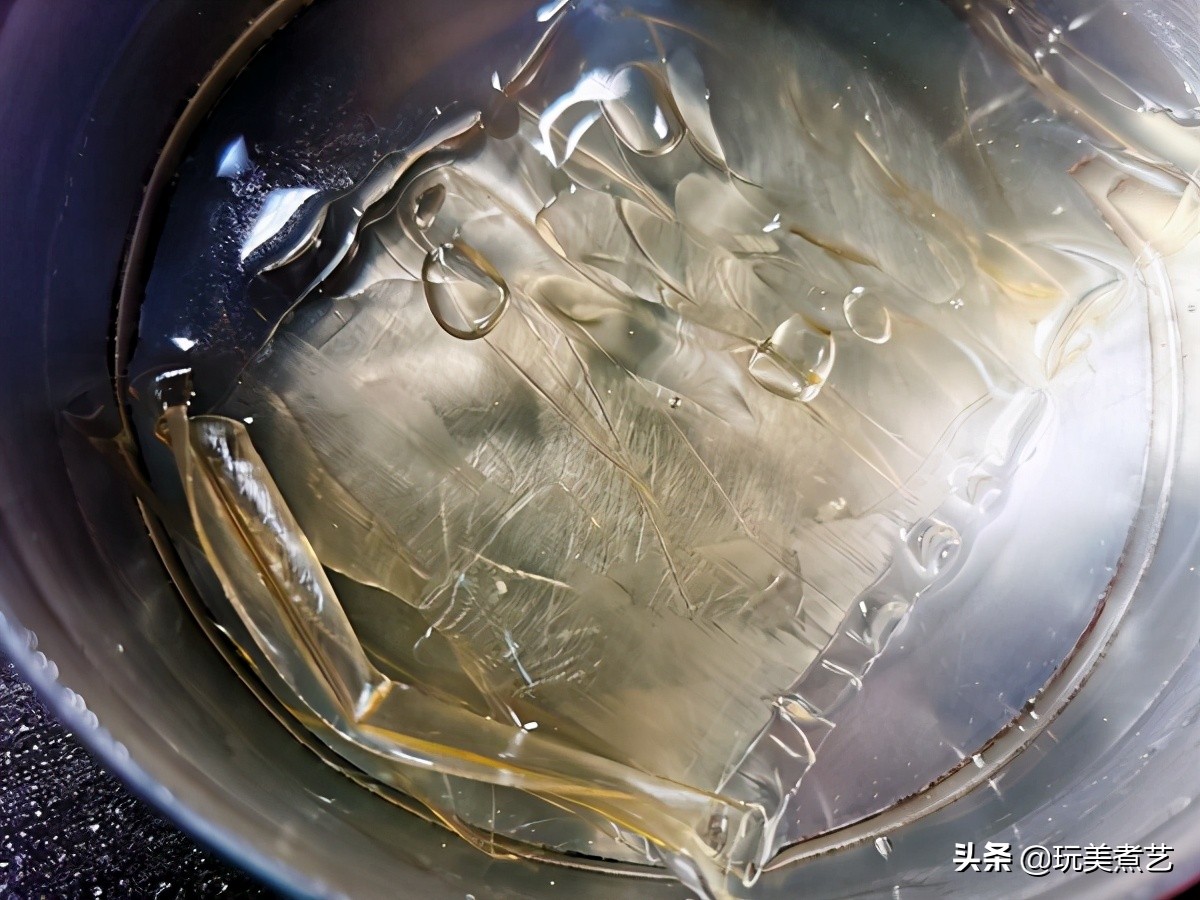 春光明媚好时光，树莓遇上菠萝，就来一个慕斯尝尝