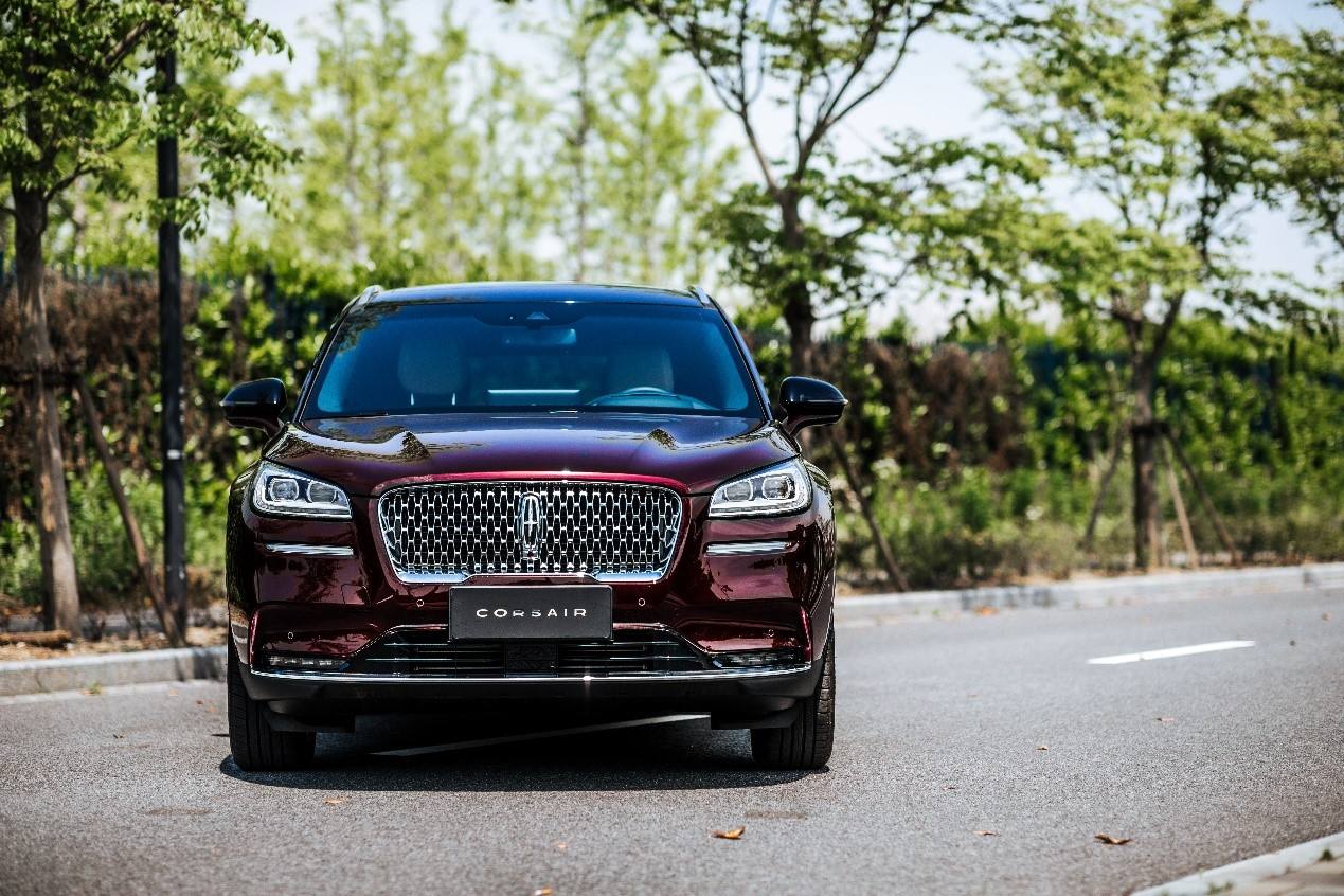 同是20万级豪华SUV，美系林肯和BBA，到底差距有多大？