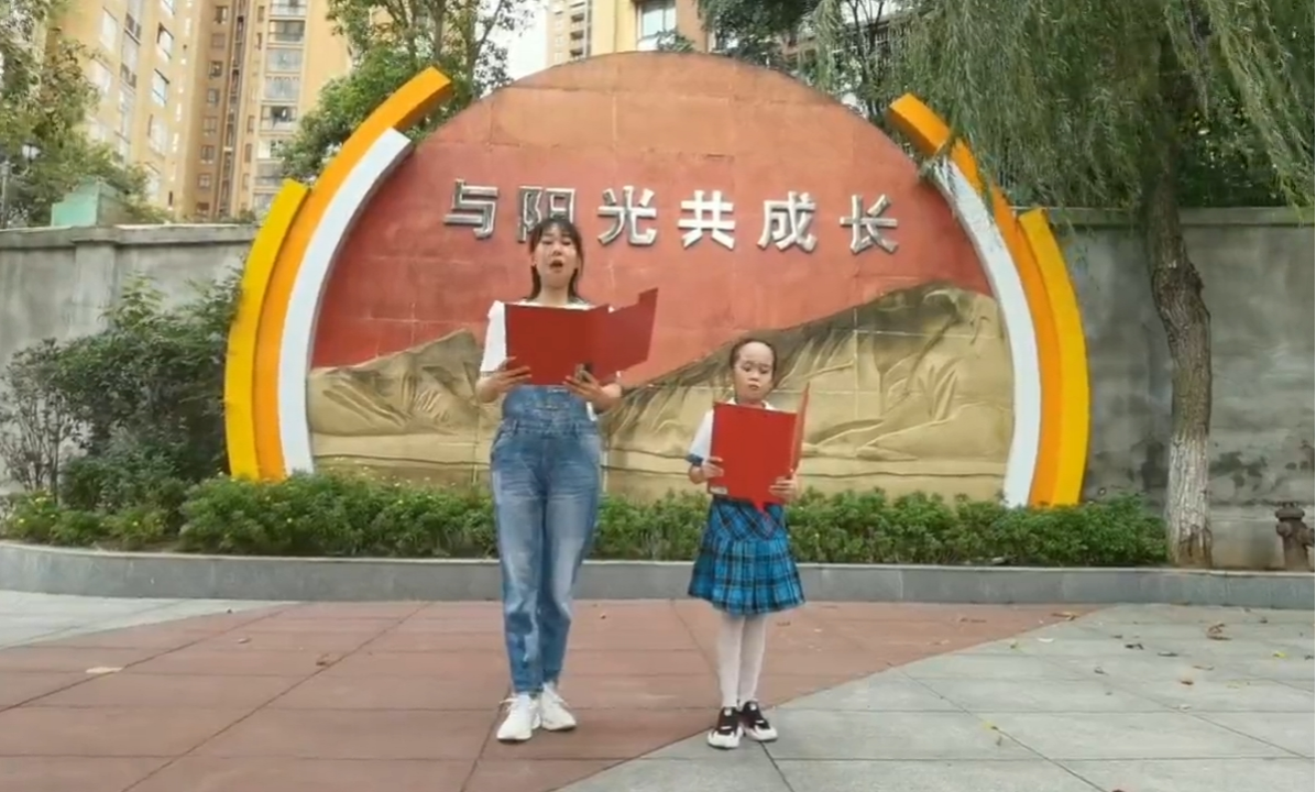 德阳市岷江东路逸夫学校开展听党话跟党走诵经典同声诵读活动