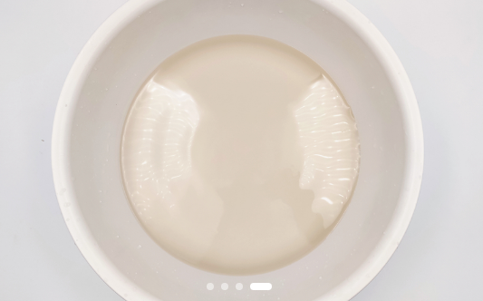 这款冲锋衣耐磨防水且保暖，上班和郊游都适合穿
