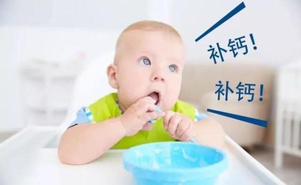 宝宝睡觉时满头大汗，是天热还是缺钙？医生：原因不止这两个