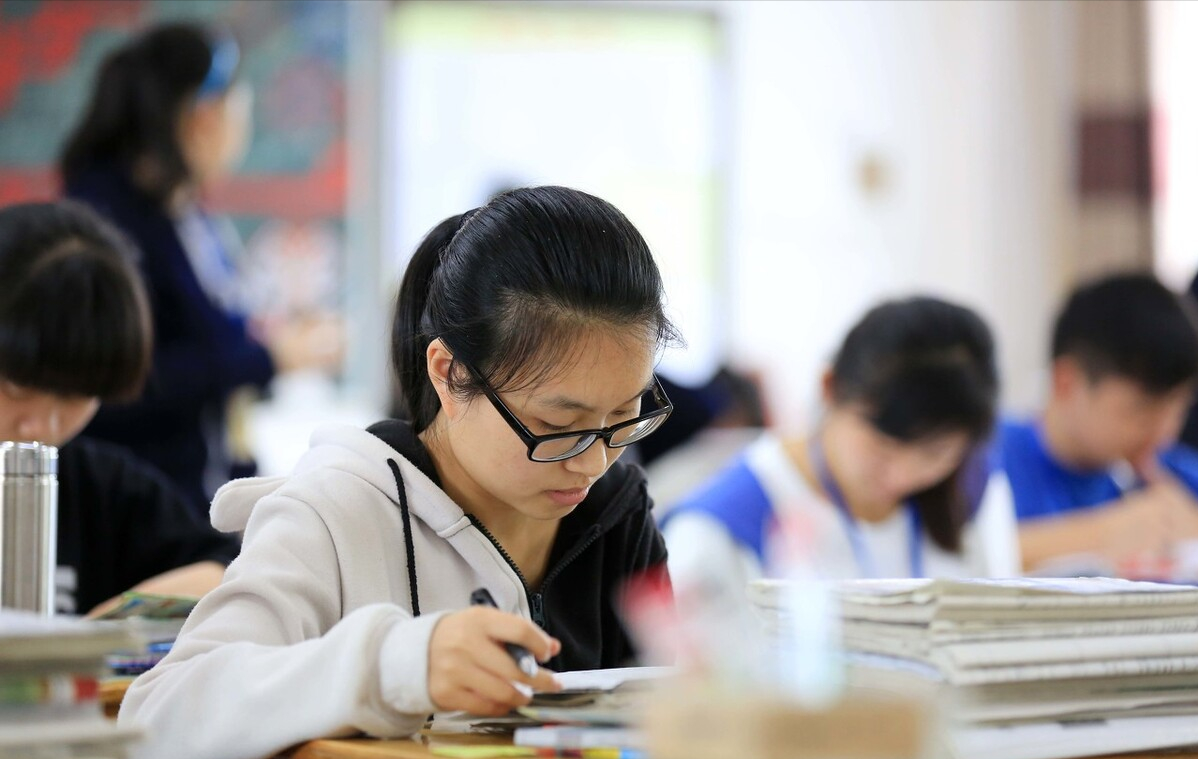 高考518分只能“喜提”大专，安徽文科生伤心哭诉，官方回应来了