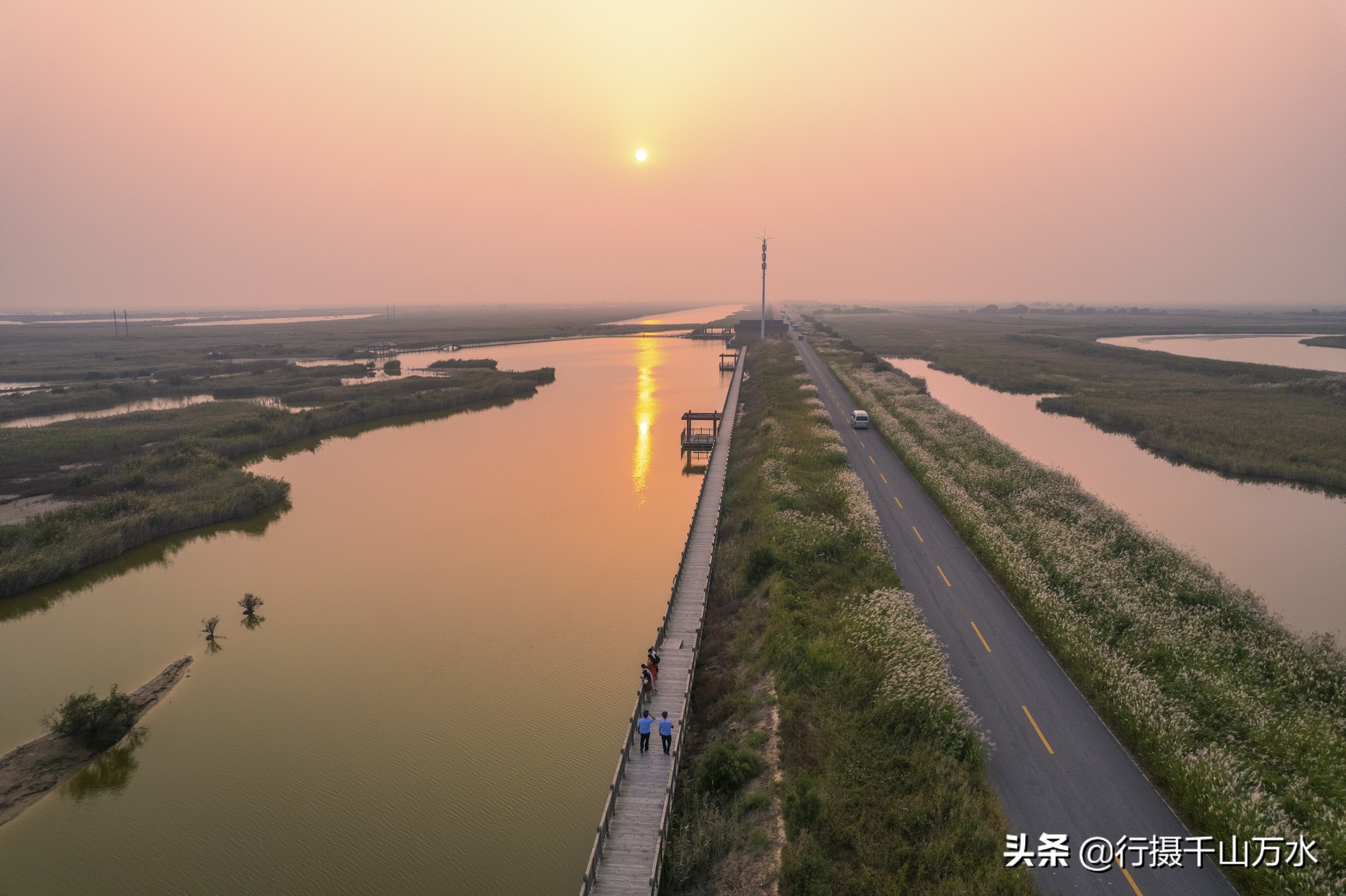 10月3日一早从垦利出发,沿着东营疏港高速前往孤岛镇,这里是胜利油田