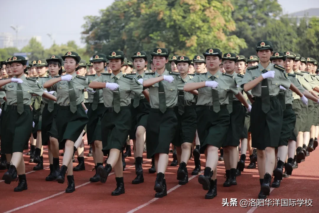 磨砺青春铸军魂 飒爽英姿展风采