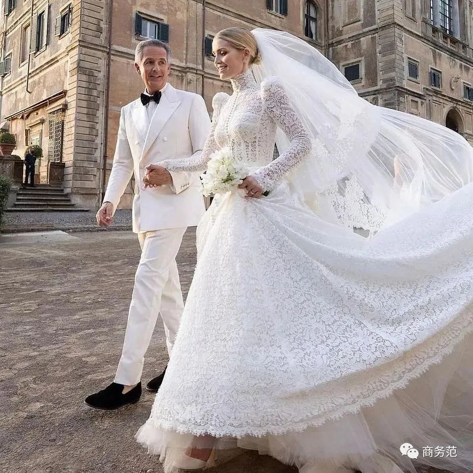 俄罗斯百年一遇“皇室婚礼”，新娘穿高定戴Chaumet冠冕