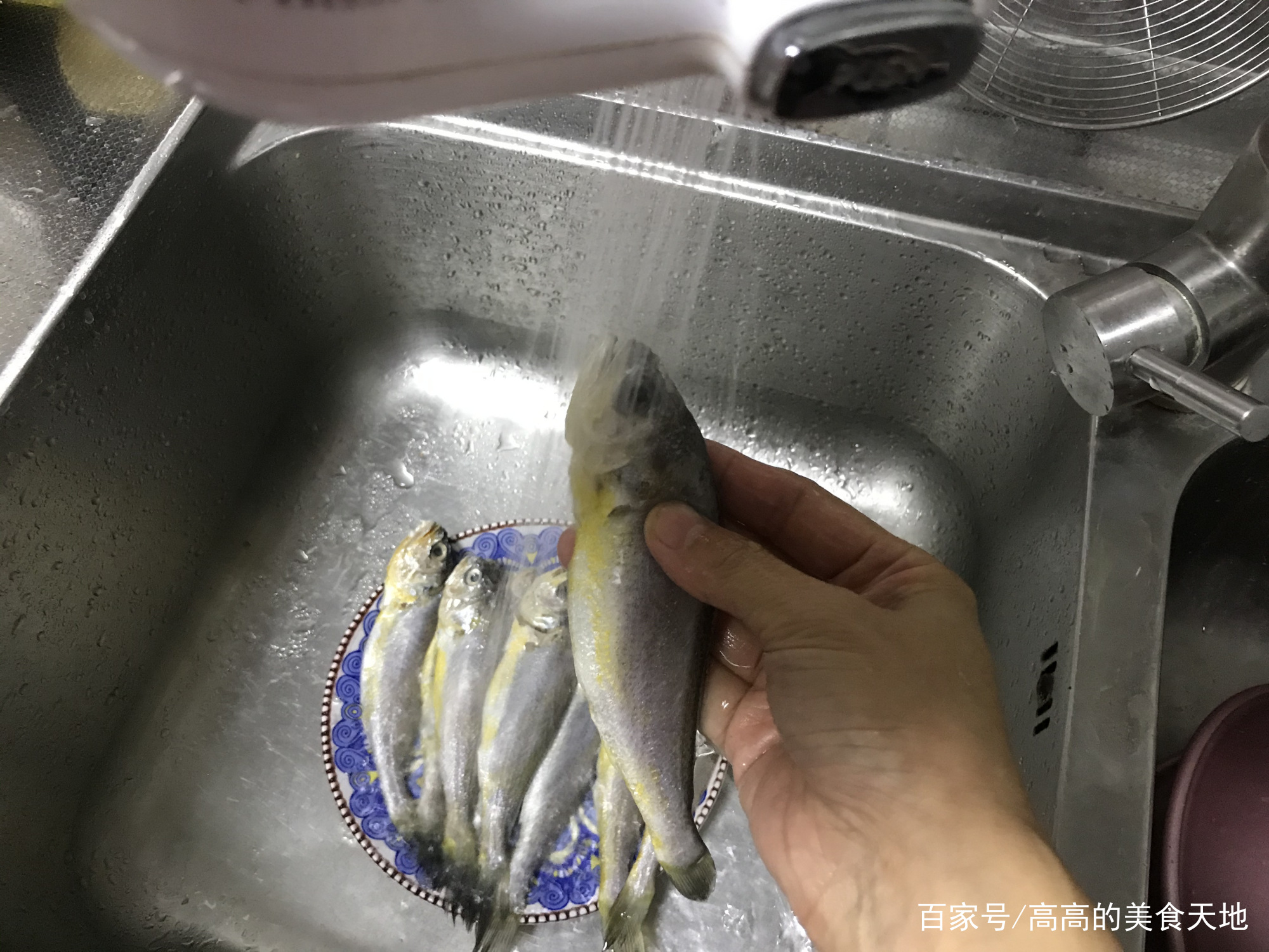 图片[4]-【炖焖小黄花鱼】做法步骤图 补充大脑 越吃越聪明-起舞美食网