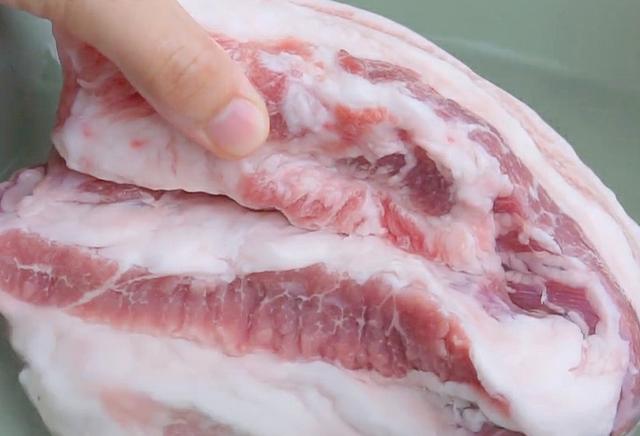 买猪肉，你能知道“浅色”和“深色”的区别吗？看懂以后别再买错