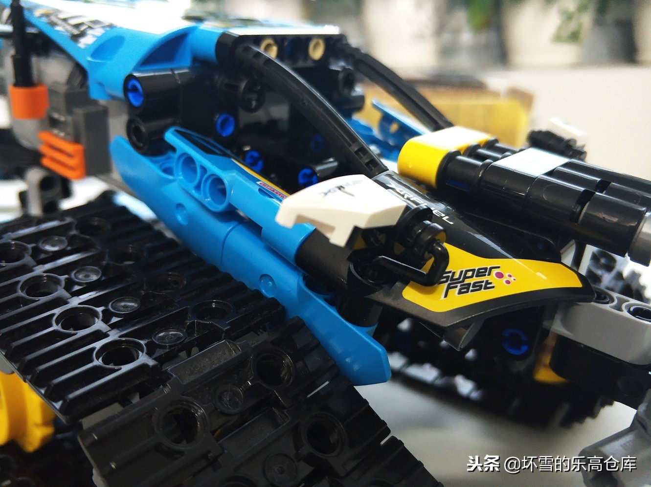 啊遥控赛车(入门级乐高遥控车的新选择:乐高机械组42095遥控特技赛车