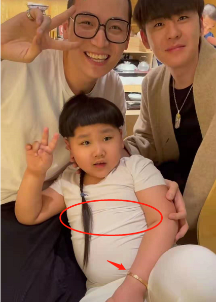 安迪同款手镯多少钱郭德纲6岁小儿子长大啦