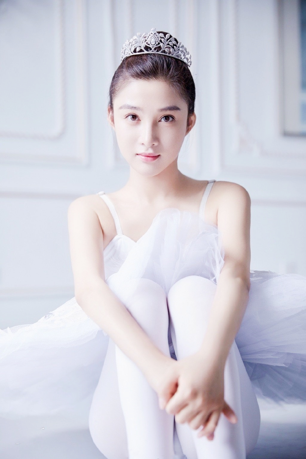 公主骑马的图片(孙嘉璐花冠公主骑马大片,花冠红衣骏马美人,英姿飒爽