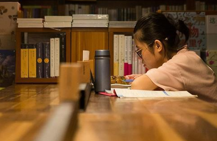 教师的职称从十级到七级，工资差的真不是一星半点，看后深表同情