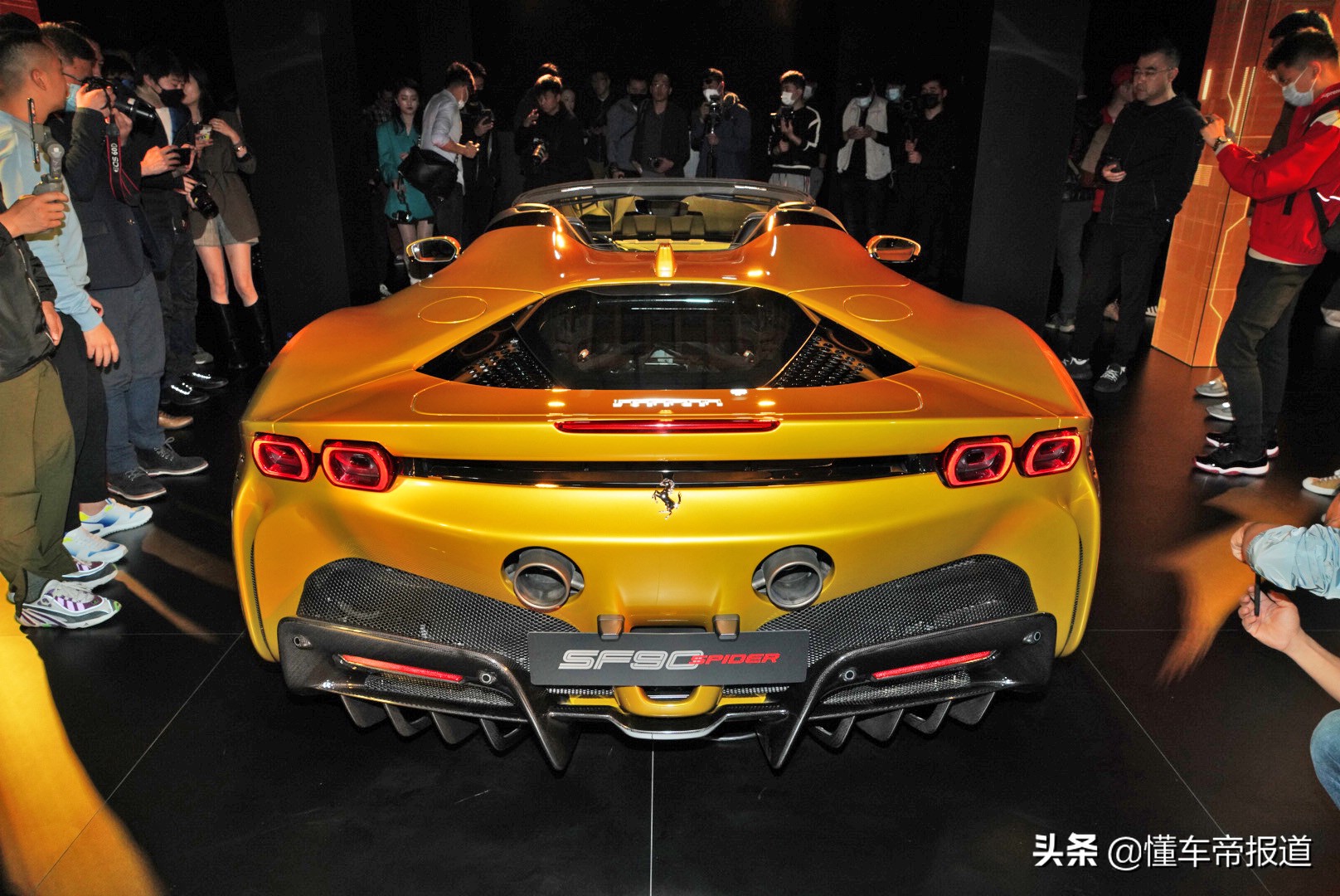 发售|销售499.8万元起，写实法拉利SF90 Spider