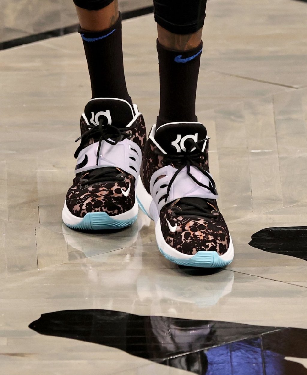 杜兰特上脚第14代战靴,颜值垮到不行,耐克不想玩了?