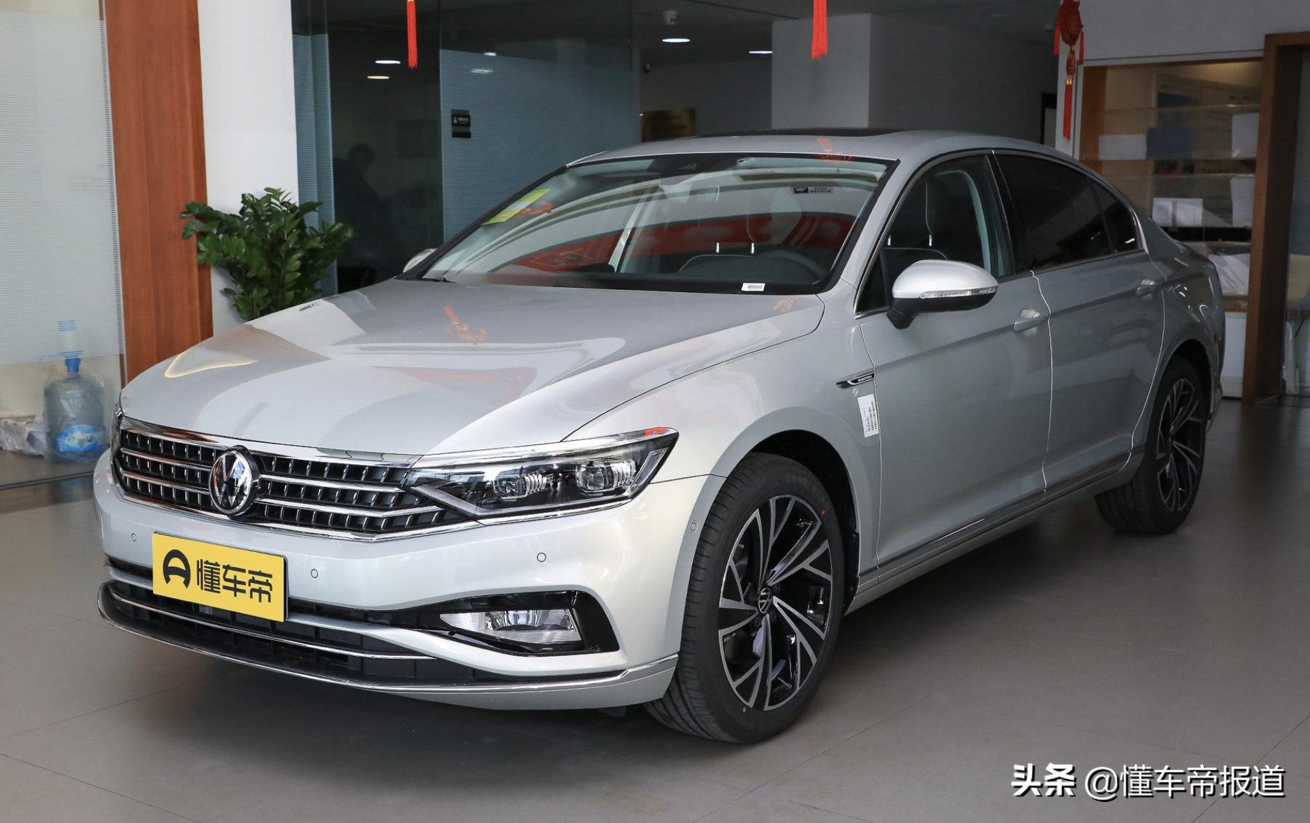 新车｜大众新款帕萨特开启预售，提供两种外观风格，本月下旬上市