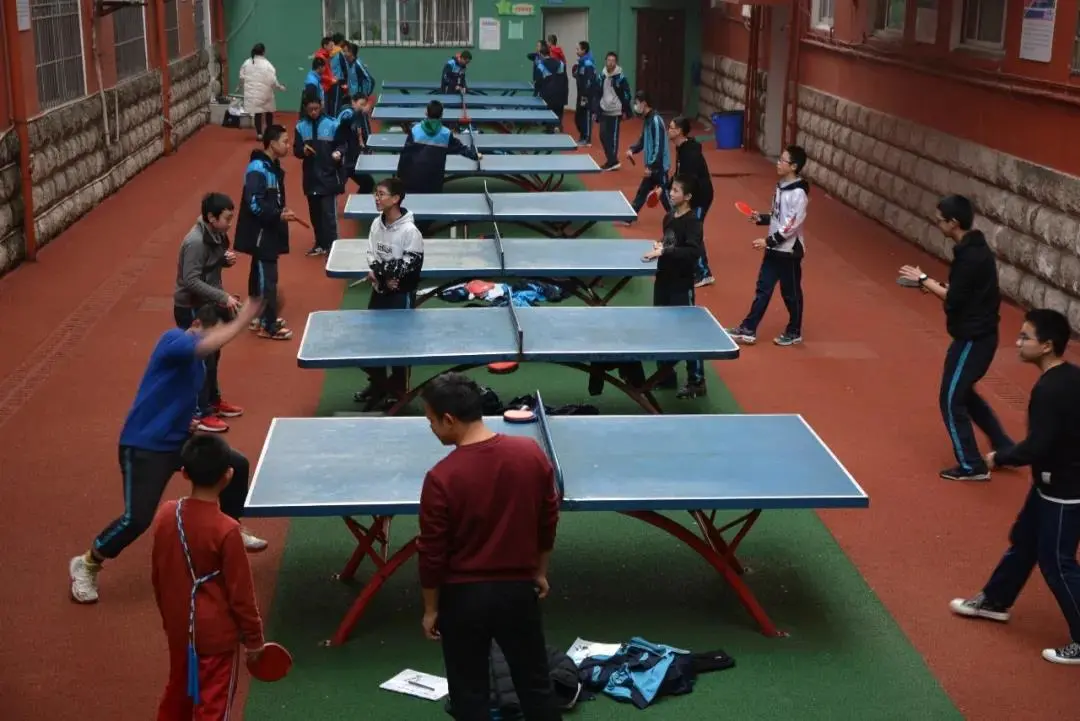 创校20年的这所学校，凭什么“出圈”？