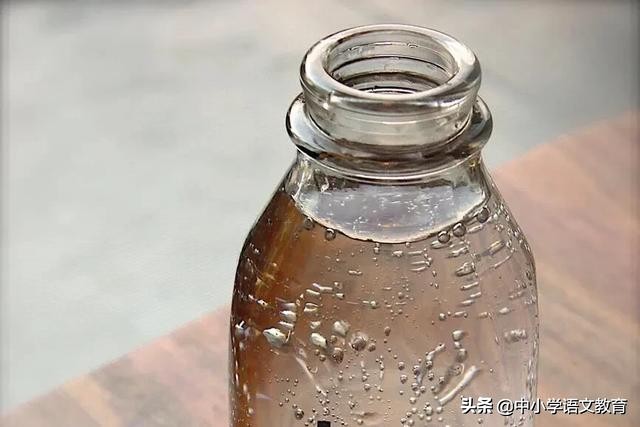 其两膝相比者各隐卷底衣褶中（核舟记的翻译和鉴赏）