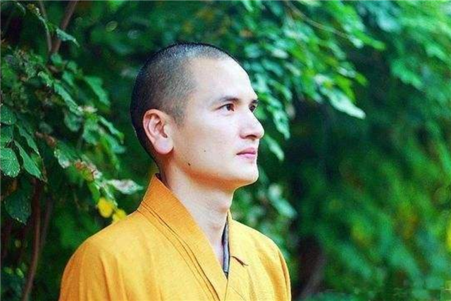 80后和尚释明心：曾被富婆追求，豪车接送，最终却看破红尘
