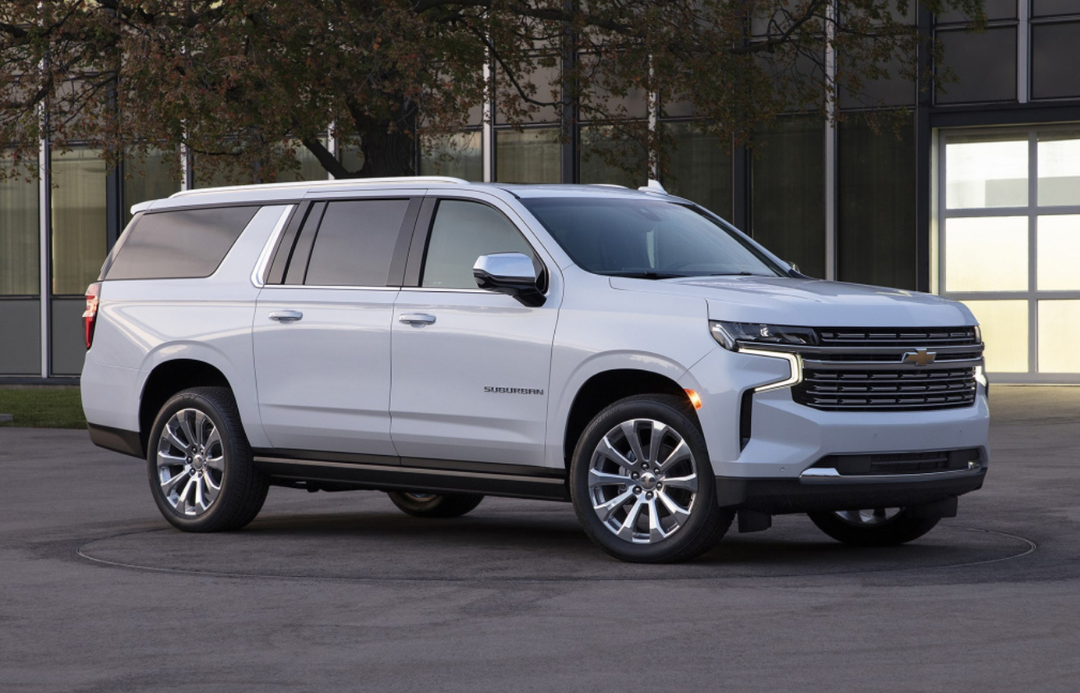 雪佛兰全尺寸suv运抵上海,车尾超出平板车!大v8加持