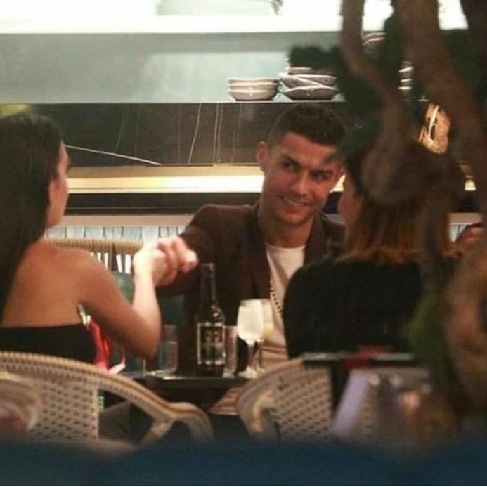 c罗几个老婆（C罗求婚乔治娜成功！恋爱2年育有1女乔妹带4个娃 罗妈：她是我儿媳）