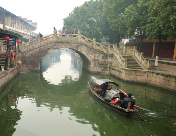 旅行方式新玩法，旅居式养老，退休后各地租房一住就是三个月